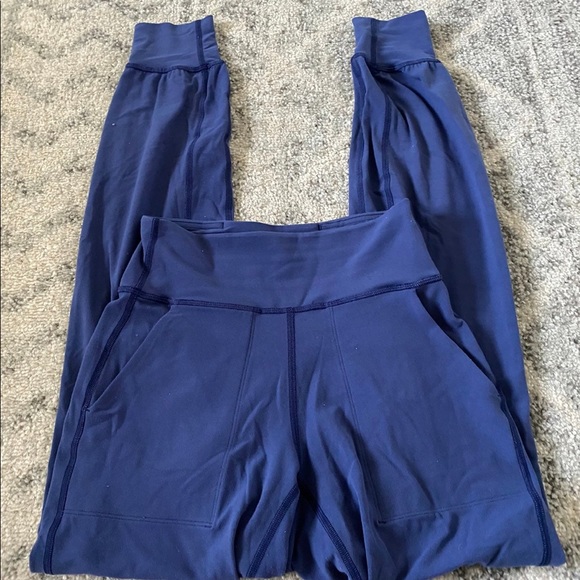 Lululemon align Joggers - Picture 3 of 5